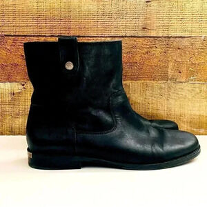 Arturo Chiang Leather Ankle Booties